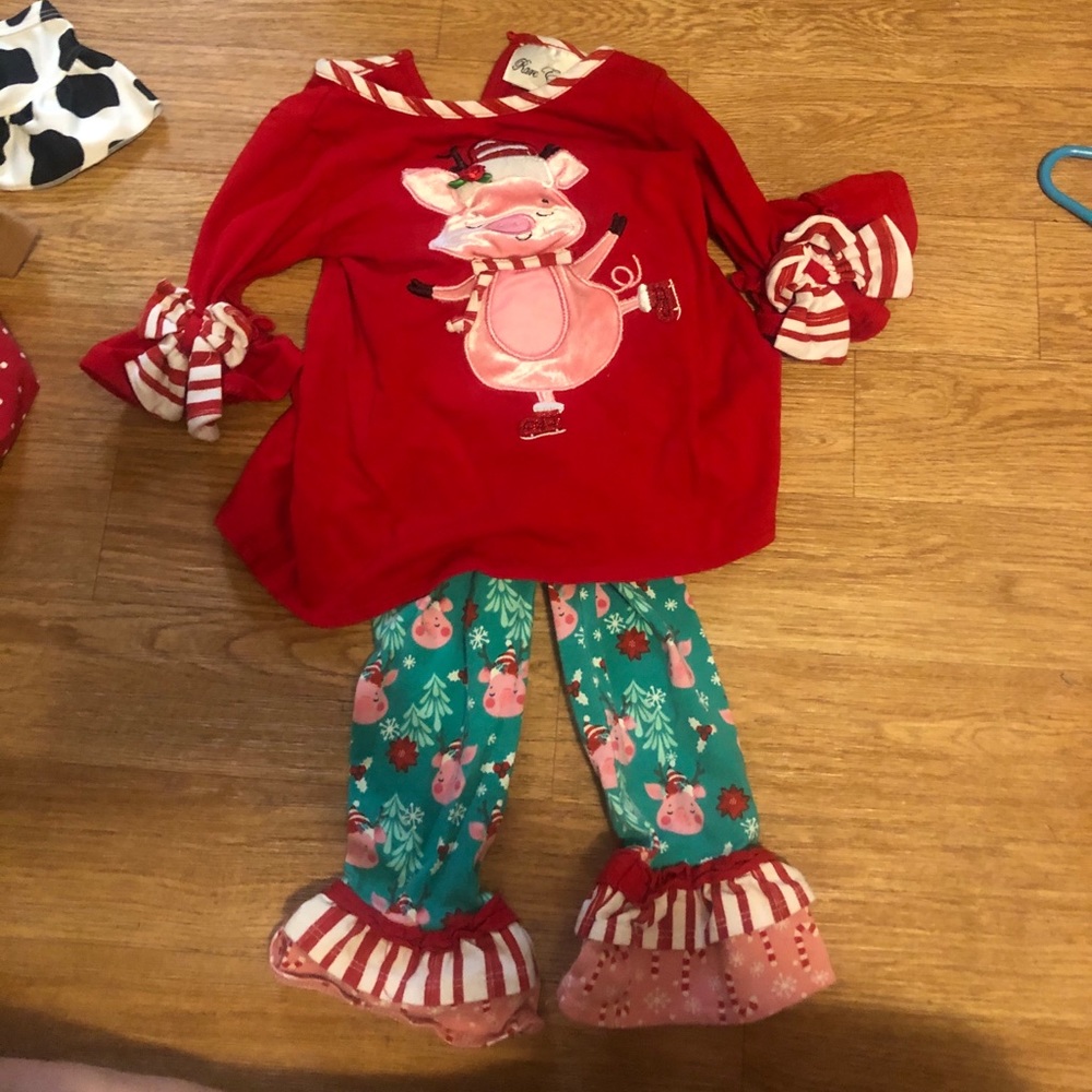 Pig christmas outfit